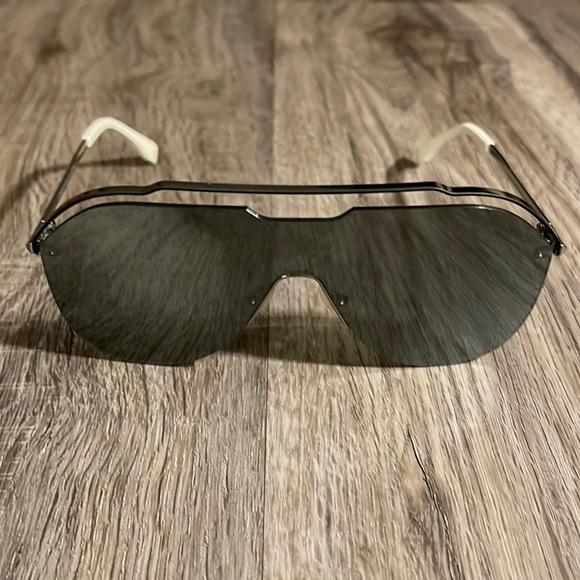Fendi Silver Chrome Mirror Aviator Sunglasses FFM0030 6LBT4 New 100% Authentic